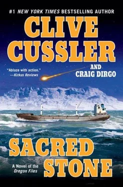 Clive Cussler Sacred Stone обложка книги