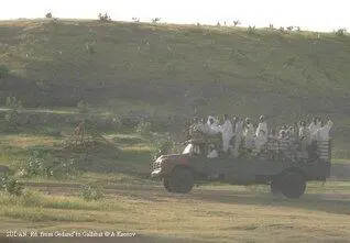 Деревня возле которой нас высадили представляла собой мрачное зрелище три - фото 176