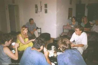 Утром я уговорил поехать только Шарлаева Остальные пошли на воскресную службу - фото 453