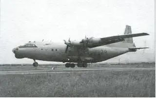 Ан12БК из 257 ОСАП 1 ВА Аэродром ХабаровскБольшой Лето 1997 г - фото 118