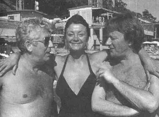 1985 год Сочи Слева направо Михаил Дорн директор театра Татьяна Егорова - фото 33