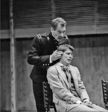7 Ian McKellen as Honest Iago in Trevor Nunns 1989 production at The Other - фото 8