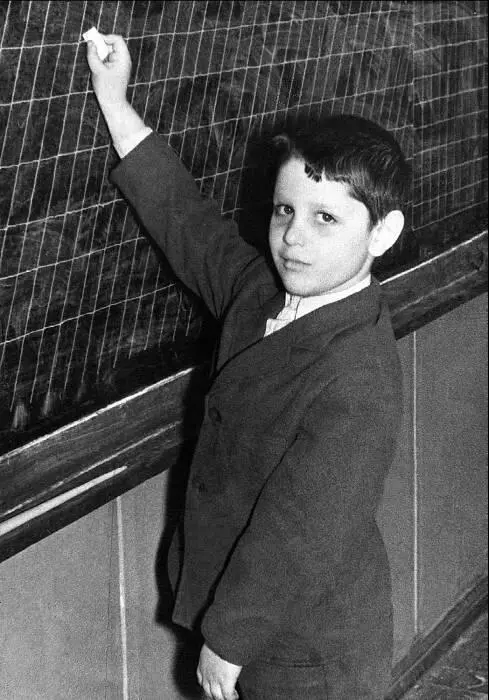 Изображая прилежание Во французской спецшколе 1962 г Мы пришли из своих - фото 37