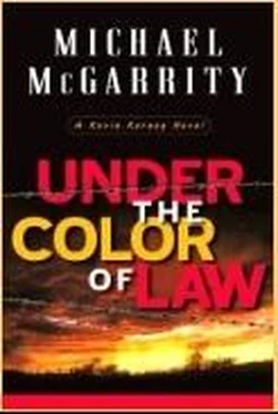 Michael McGarrity Under the color of law обложка книги