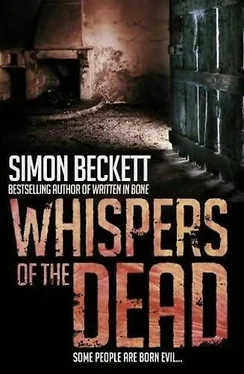 Simon Beckett Whispers of the Dead обложка книги