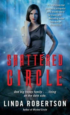 Linda Robertson Shattered Circle обложка книги