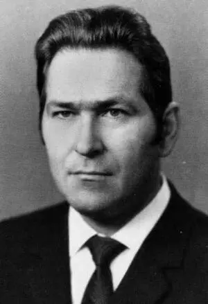 В А Белугин директор РФЯЦВНИИЭФ с 1987 по 1996 год Р И Илькаев директор - фото 62