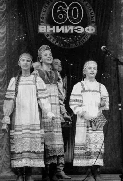 Торжества по случаю 60летия ВНИИЭФ Выступление фольклорного ансамбля Стадион - фото 67