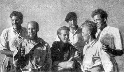 Oben Die Teilnehmer der KonTikiExpedition Von links nach rechts Knut - фото 4