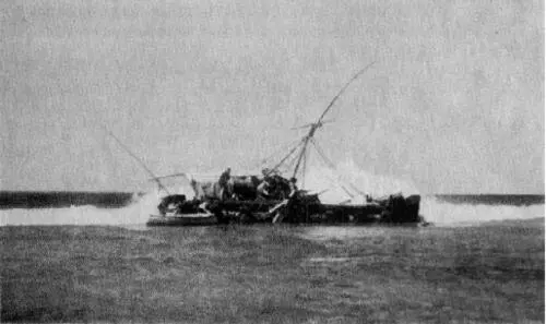 Auf dem Riff liegt die KonTiki viele Tage lang während die Wellen das Wrack - фото 36