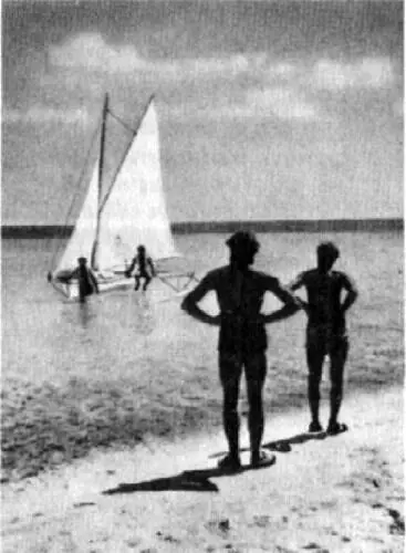 Die Eingeborenen finden uns und helfen uns später dieKonTiki an Land zu - фото 42