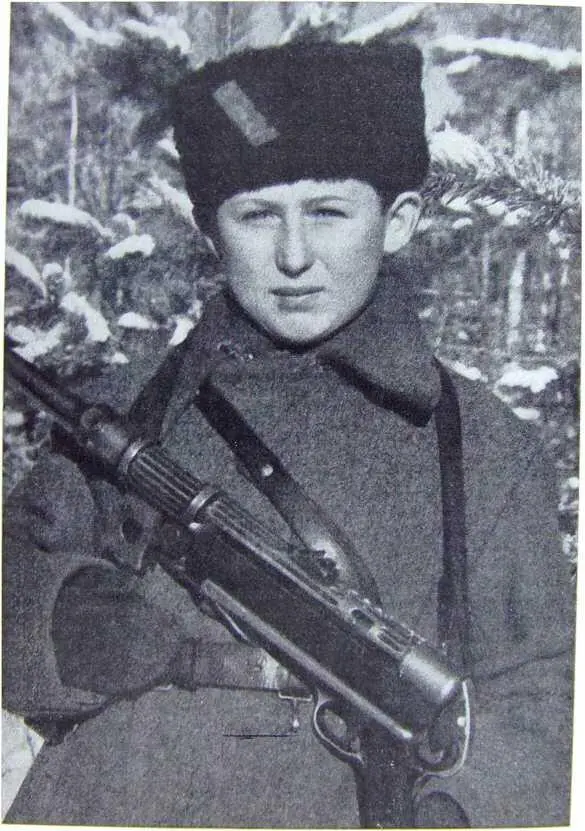 Это были трудные дни в нашей партизанской жизни В январские лютые морозы в - фото 21