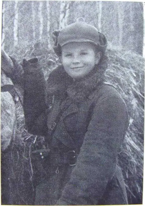 Его настоящее имя я узнал тридцать лет спустя А тогда в сорок третьем в - фото 46