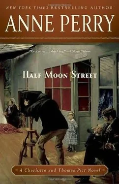 Anne Perry Half Moon Street обложка книги