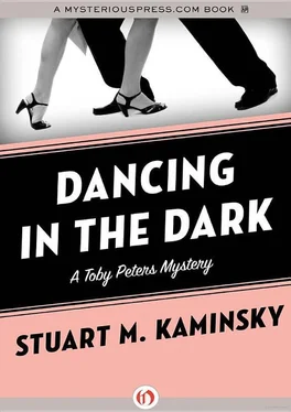 Stuart Kaminsky Dancing in the Dark обложка книги