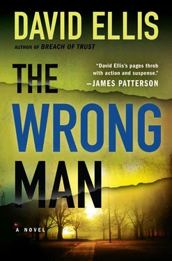 David Ellis The Wrong Man обложка книги