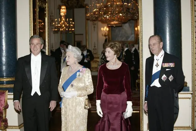 At Buckingham Palace White HouseEric Draper The stateliness of Buckingham - фото 275