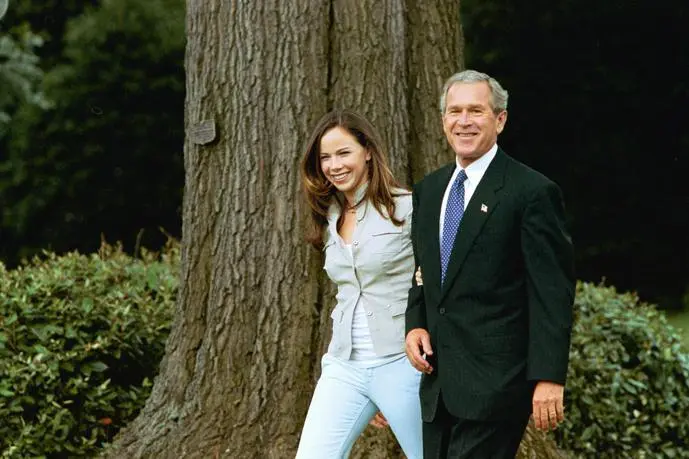 Heading out on the campaign trail with Barbara White HouseTina Hager In - фото 279