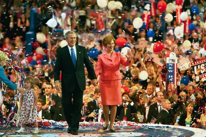 Taking the stage with Laura at the 2004 Republican National Convention White - фото 285