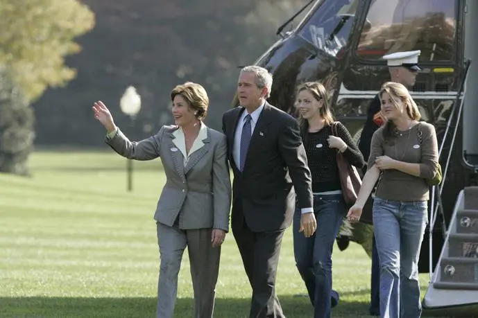Exiting Marine One on Election Day 2004 Wed just received exit polls showing - фото 287