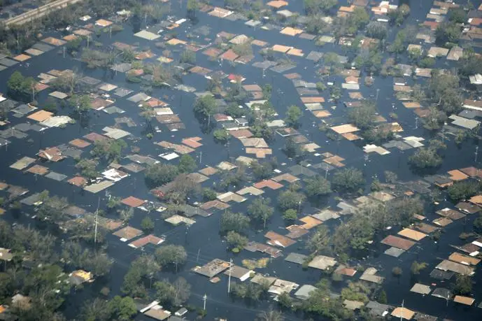 The haunting view of New Orleans from Air Force One two days after Katrina - фото 309
