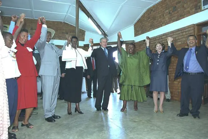 At the TASO AIDS clinic in Uganda White HouseSusan Sterner One highlight - фото 334