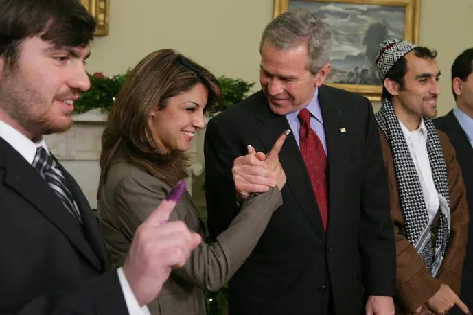 With absentee Iraqi voters in the Oval Office White HousePaul Morse I was - фото 356