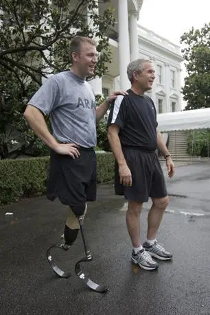 Ready to run with Army Staff Sergeant Christian Bagge White HouseEric Draper - фото 364