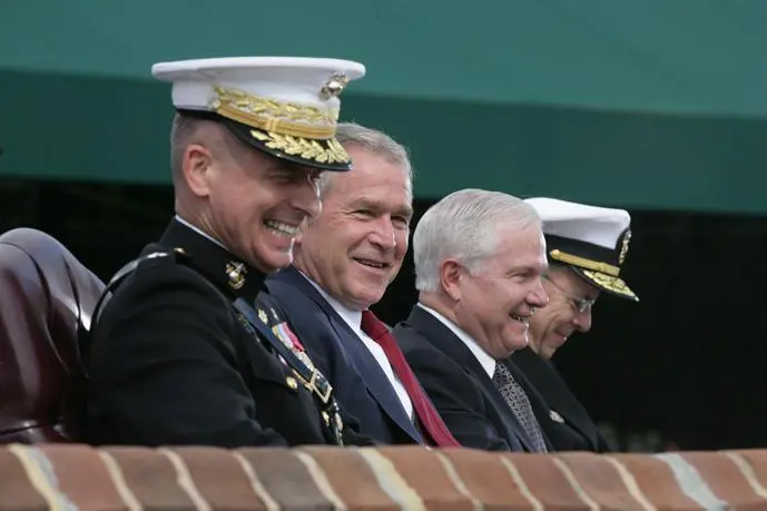 At the 2007 retirement ceremony of Joint Chiefs Chairman Pete Pace left - фото 379