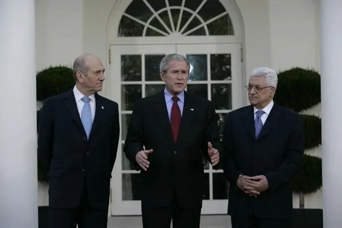 With Ehud Olmert and Mahmoud Abbas White HouseEric Draper The room broke - фото 402