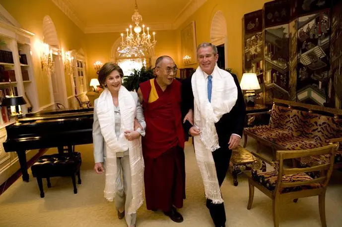 With the Dalai Lama White HouseEric Draper This is a politically sensitive - фото 413