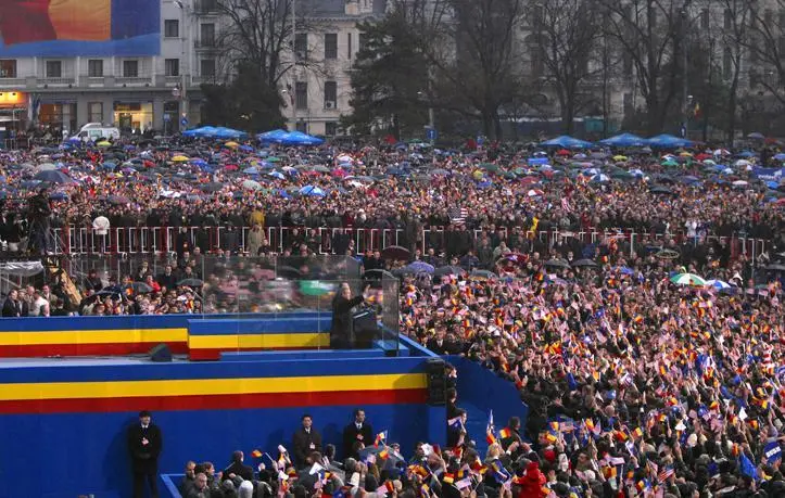Congratulating Romania on its admission into NATO White HousePaul Morse - фото 417