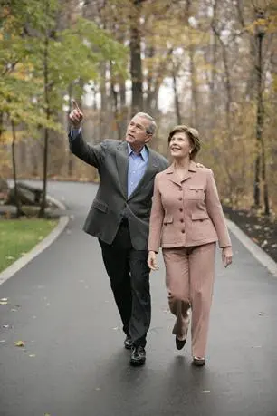 At Camp David with Laura White HouseEric Draper The presidential cabin is - фото 177