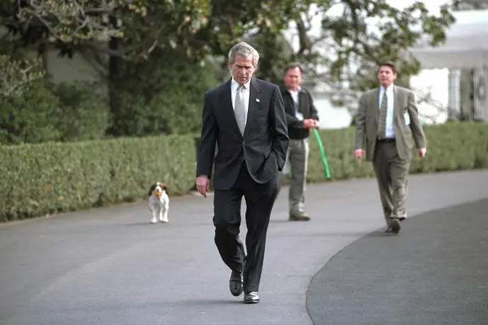 On the South Lawn after ordering troops into Iraq White HouseEric Draper - фото 216