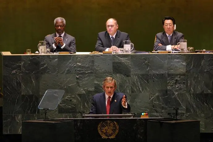 Speaking before the UN on Iraq White HousePaul Morse The response outside - фото 231