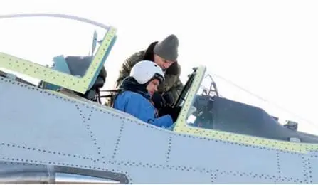 В отличие от первых двух летных образцов Т503 уже имеет радиопрозрачный - фото 12