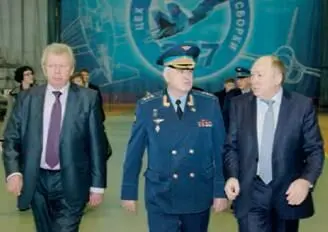7 декабря министр обороны России Анатолий Сердюков и президент ОАО Корпорация - фото 5