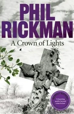 Phil Rickman A Crown of Lights обложка книги