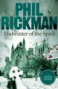 Phil Rickman Midwinter of the Spirit обложка книги