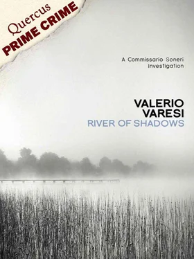 Valerio Varesi River of Shadows обложка книги