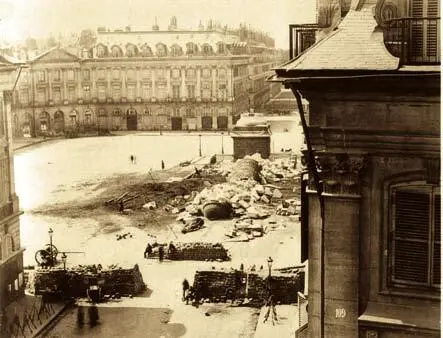 Разрушенная Вандомская колонна во времена Парижской коммуны 1871 год С - фото 30