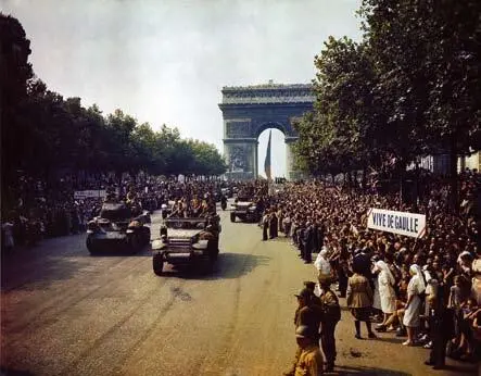 Освобожденный Париж 1944 год Но парижская публика очень не любила модернизм и - фото 34