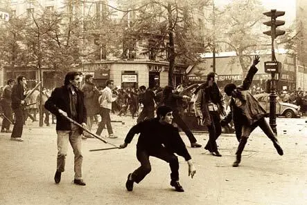 Париж Май 1968 года 6 мая 20 тысяч человек вышли на демонстрацию протеста - фото 36