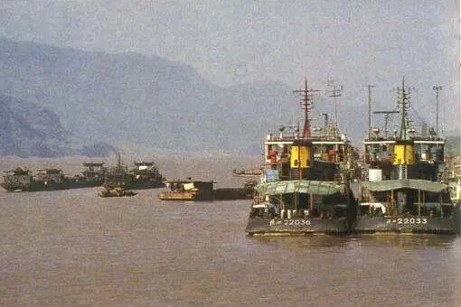 Stoßstangenverkehr auf dem Yangtse Instrumente zur EchoPeilung an - фото 21