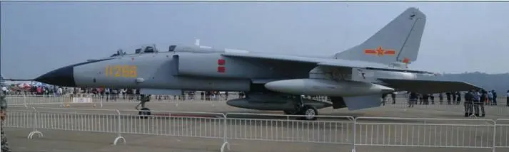 Серийный JH7A из состава ВВС КНР участник авиасалона China Air Show 2010 - фото 56