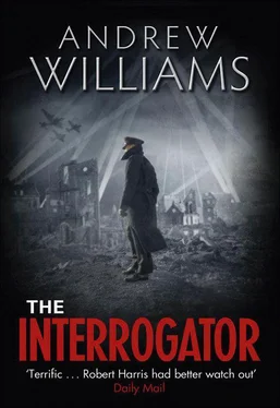 Andrew Williams The Interrogator обложка книги