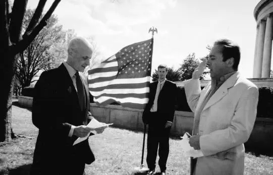 Taking the oath of citizenship from Michael Chertoff on Thomas Jeffersons - фото 80