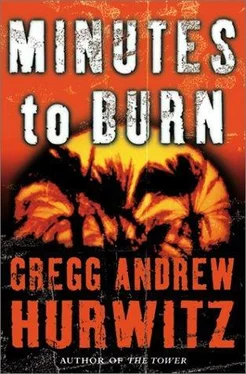 Gregg Hurwitz Minutes to Burn обложка книги