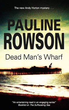 Pauline Rowson Dead Man's Wharf обложка книги