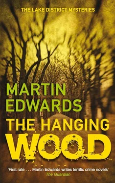 Martin Edwards The Hanging Wood обложка книги